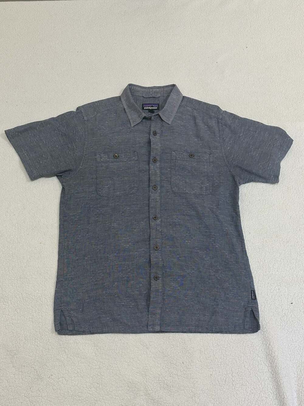 Patagonia Men's Size M Short Sleeve Button Down Shirt Gray Patterned